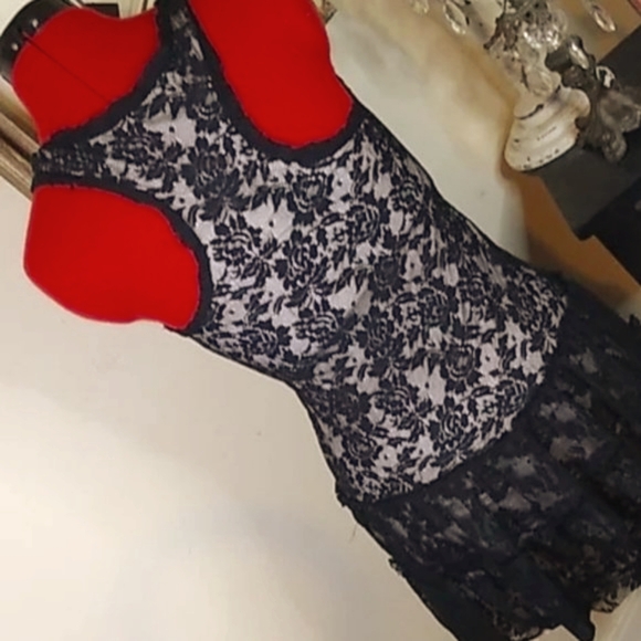 🕷️ Victorian Gothic Black Floral Lace Racerback Flounce Mini Dress - SJ - Picture 2 of 9